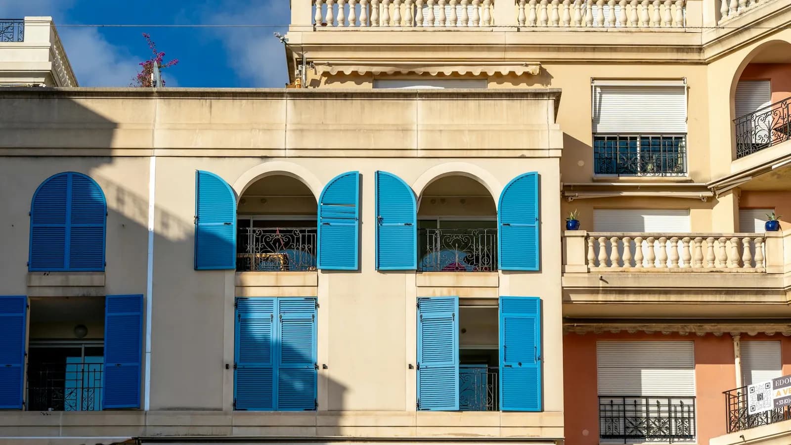 Architectural shadow